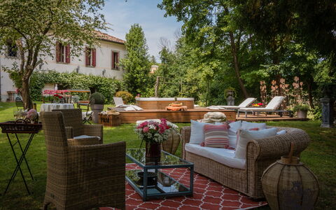 Villa Veneta - Historic Villa in the Prosecco Hill: Mueble, Mesa, Mueble Para Exteriores, Silla, Jardín, Mesa Al Aire Libre, Sombra, Patio Interior, Yarda, Mesa De Café