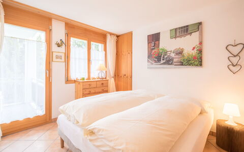 Val Mulin 14.1: Mueble, Cama, Habitación, Diseño De Interiores, Sábana, Casa, Lecho, Suelo, Marco De La Cama, Departamento
