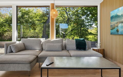 Eliene - 500M from the Sea: Mueble, Piso, Sofá, Suelo, Diseño De Interiores, Mesa, Sala, Mesa De Café, Silla, Suelos De Madera