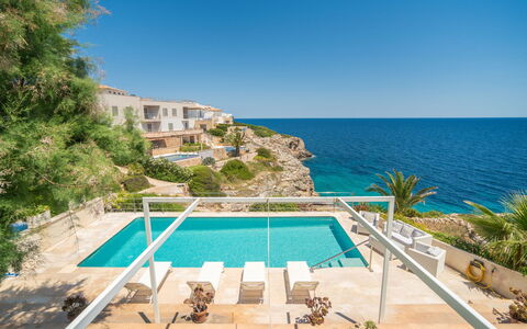 Magrana Pool House: Piscina, Recurso, Costa, Costeras Y Los Accidentes Geográficos Oceánico, Mar, Villa, Inmuebles, Oceano, Balneario, Apuntalar