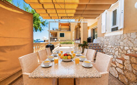 Magrana Pool House: Mueble Para Exteriores, Silla, Balcón, Sombra, Recurso, Paraguas, Eco Hotel, Mesa Al Aire Libre, Villa, Cocina Y Comedor Mesa