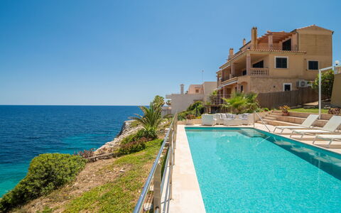 Magrana Pool House: Azul, Agua, Costa, Mar, Costeras Y Los Accidentes Geográficos Oceánico, Piscina, Recurso, Apuntalar, Oceano, Promontorio