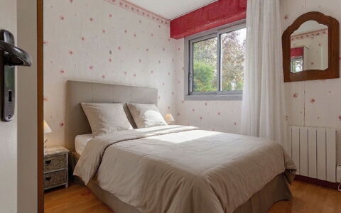 Les Portes de la Mer: Cama, Mueble, Diseño De Interiores, Lecho, Habitación, Sábana, Pared, Suelo, Habitación, Piso