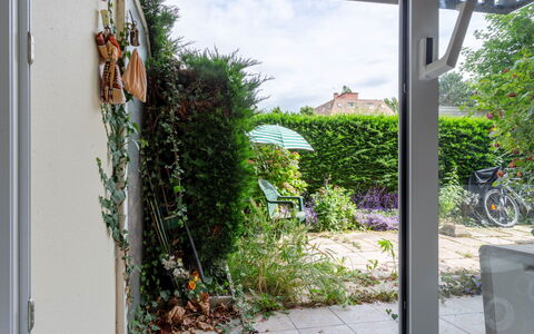 Les Portes de la Mer: Arbusto, Puerta, Sombra, Jardín, Maceta, Inicio De La Puerta, Planta De Casa, Yarda, Patio Interior, Patio