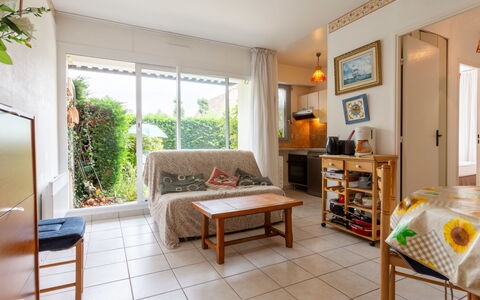 Les Portes de la Mer: Mueble, Piso, Diseño De Interiores, Suelo, Casa, Departamento, Silla, Sala, Habitación, Puerta