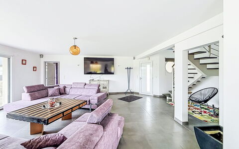 Maison Kergrosse: Diseño De Interiores, Sofá, Piso, Techo, Mueble, Casa, Sala, Suelo, Arquitectura, Encendiendo