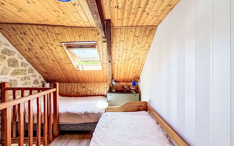 Maison Nid de la Ria: Madera, Suelo, Piso, Mueble, Diseño De Interiores, Habitación, Techo, Habitación, Cama, Casa