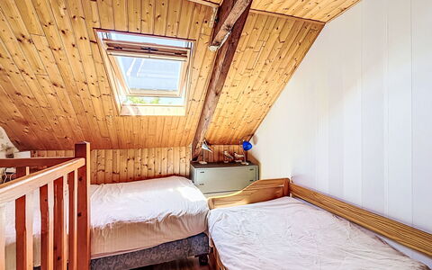Maison Nid de la Ria: Mueble, Suelo, Piso, Madera, Diseño De Interiores, Habitación, Techo, Habitación, Cama, Encendiendo