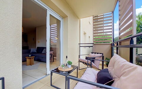 L'Etoile du Sud: Mueble, Piso, Diseño De Interiores, Suelo, Departamento, Casa, Silla, Balcón, Sofá, Sala