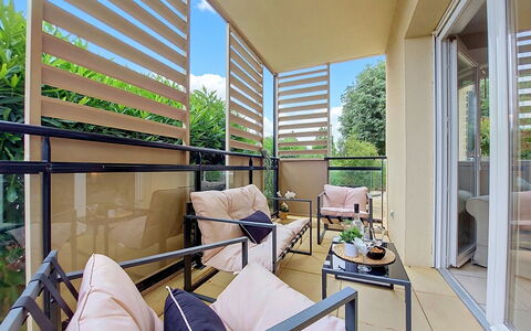 L'Etoile du Sud: Mueble, Diseño De Interiores, Departamento, Barrio Residencial, Balcón, Casa, Silla, Condominio, Porche, Mueble Para Exteriores