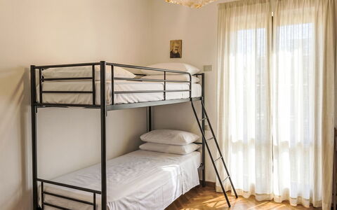 Francesco: Cama, Habitación, Madera, Lecho, Diseño De Interiores, Sábana, Piso, Suelo, Mueble, Marco De La Cama