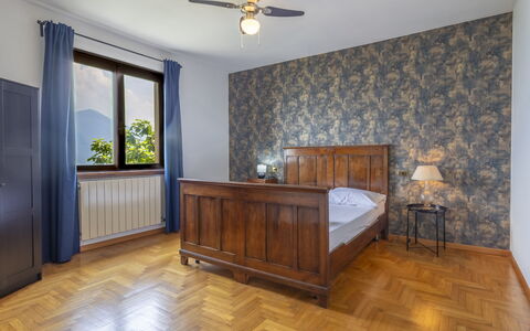 Ortigara Terrace View: Cama, Mueble, Diseño De Interiores, Habitación, Lecho, Sábana, Madera, Piso, Techo, Suelo