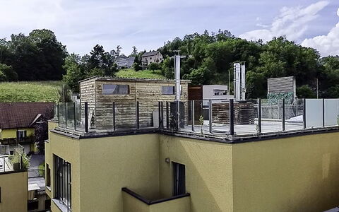 Goldener Turm: Techo, Barrio Residencial, Casa, Balcón, Departamento, Pretil, La Luz Del Día, Cerca, Cubierta, Porche