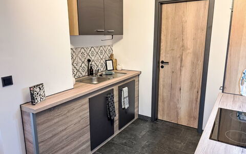 Ferienhuuske Boden: Madera, Piso, Mostrador, Suelo, Mueble, Gabinetes, Habitación, Cocina, Manchas De Madera, Madera Dura