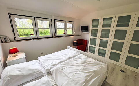 Friesenwohnung: Habitación, Cama, Diseño De Interiores, Piso, Suelo, Mueble, Techo, Habitación, Sábana, Lecho