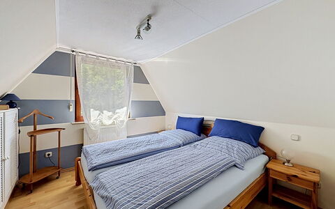 Schömbs: Madera, Habitación, Casa, Cama, Casa, Mueble, Marco De La Cama, Sábana, Lecho, Almohada