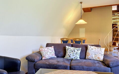 Schömbs: Mueble, Diseño De Interiores, Piso, Suelo, Sofá, Pared, Habitación, Techo, Madera, Sala