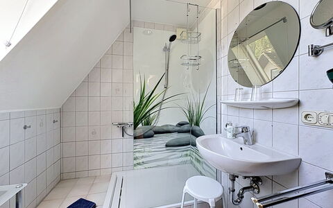 Schömbs: Arreglo De Tubería, Diseño De Interiores, Piso, Baño, Suelo, Techo, Plomería, Grifo, Lavabo, Baño