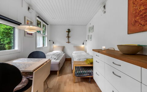 Berenice - 500M from the Sea: Diseño De Interiores, Pared, Mueble, Madera, Habitación, Techo, Suelo, Piso, Cama, Habitación