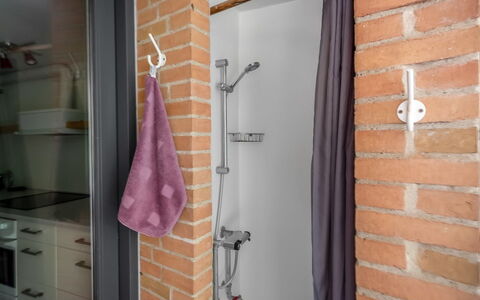 Berenice - 500M from the Sea: Arreglo De Tubería, Plomería, Habitación, Grifo, Lavabo, Loseta, Baño, Aluminio, Toalla