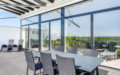Jorkin - 150M from the Sea: Techo, Casa, Casa, Cabaña, Puerta, Vía Muerta, Cubierta, Porche, Tablón, Madera Dura