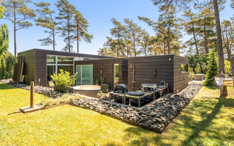Dagny - 300M from the Sea: Arbusto, Jardín, Casa, Paisajismo, Patio Interior, Yarda, Diseño, Inmuebles, Edificios Del Jardín, Vía Muerta
