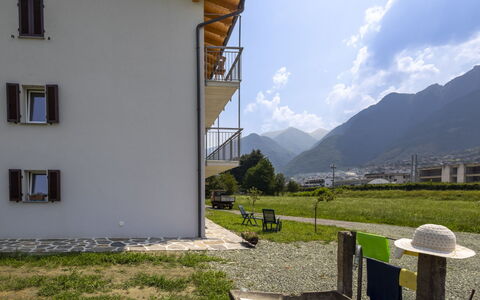 Isola Verde Garden Home: Colina, Cordillera, Hill Station, Valle, Cresta, Balcón, Alpes, Porche, Pueblo De Montaña, Macizo