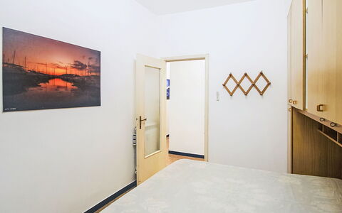 Ardesia: Piso, Pared, Diseño De Interiores, Suelo, Madera, Habitación, Habitación, Cama, Techo, Encendiendo