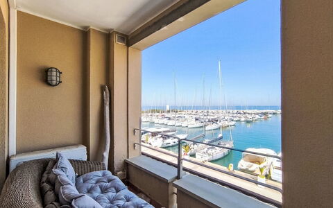 Al Porto: Mar, Watercraft, Barco, Oceano, Centro De Deportes Acuáticos, Balcón, Mástil, Arquitectura Naval, Hotel, Embarcacion