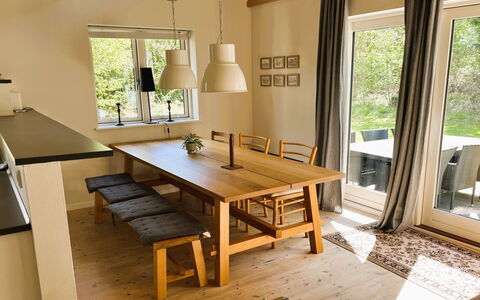 Zelda - 275M from the Sea: Mueble, Piso, Diseño De Interiores, Suelo, Silla, Mesa, Madera, Cocina Y Comedor Mesa, Comedor, Suelos De Madera