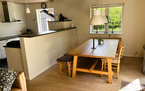 Zelda - 275M from the Sea: Mueble, Piso, Diseño De Interiores, Suelo, Madera, Silla, Techo, Mesa, Cocina Y Comedor Mesa, Suelos De Madera