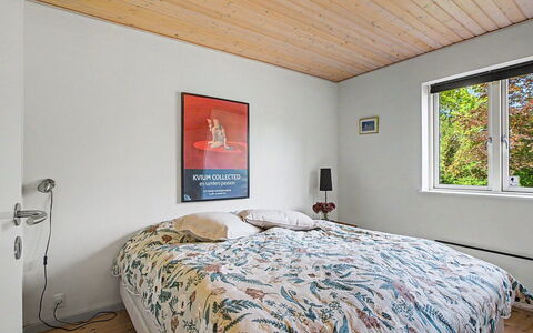 Zelda - 275M from the Sea: Diseño De Interiores, Cama, Habitación, Pared, Mueble, Piso, Madera, Techo, Suelo, Sábana