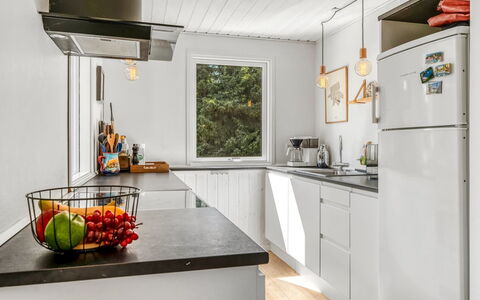 Lucian - from the Sea: Cocina, Aparato De Cocina, Mostrador, Electrodoméstico, Diseño De Interiores, Piso, Madera, Electrodoméstico, Gabinetes, Mueble