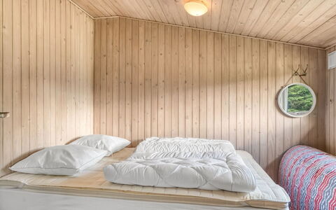 Lucian - from the Sea: Habitación, Madera, Diseño De Interiores, Suelo, Piso, Cama, Techo, Sábana, Lecho, Mueble