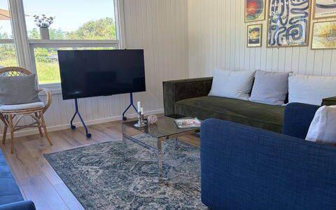 Goce - 300M from the Sea: Mueble, Piso, Sofá, Suelo, Madera, Diseño De Interiores, Sala, Habitación, Casa