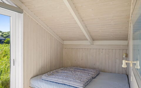 Glennie - 500M from the Sea: Madera, Suelo, Techo, Casa, Habitación, Cama, Linos, Madera Dura, Manchas De Madera, Marco De La Cama