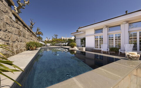 Villa Clara: Piscina, Material Compuesto, Fuente De Agua, Inmuebles, Loseta, Recurso, Mansión, Patio, Villa, Diseño