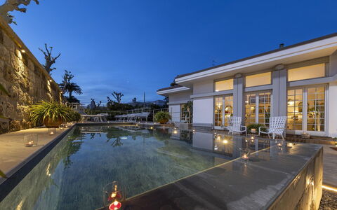 Villa Clara: Arquitectura, Fuente De Agua, Piscina, Inmuebles, Mansión, Recurso, Reflexión, Piscina De Reflejo, Hacienda, Villa