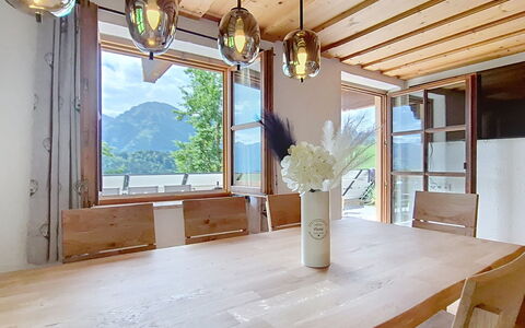 Hoamat Stadlfeld: Mueble, Diseño De Interiores, Piso, Madera, Techo, Lámpara, Suelo, Candelabro, Comedor, Encendiendo