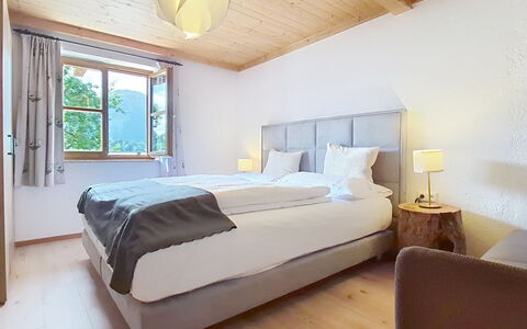 Hoamat Stadlfeld: Diseño De Interiores, Mueble, Habitación, Suelo, Piso, Cama, Techo, Habitación, Lecho, Casa