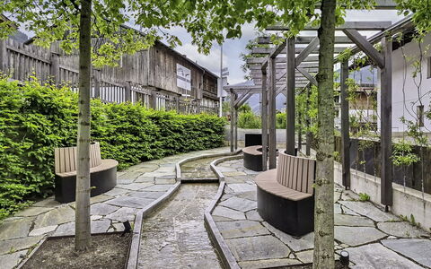 Holzegger: Losa, Jardín, Pasarela, Sombra, Patio Interior, Guijarro, Patio, Yarda, Paisajismo, Estructura Al Aire Libre