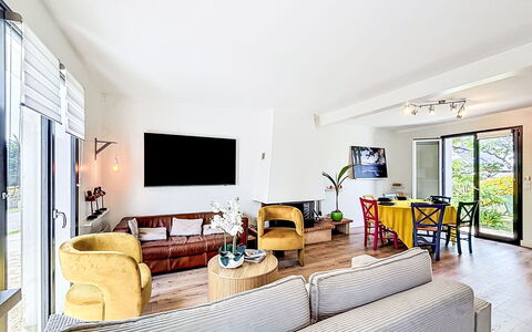 Maison Kercambre: Recurso, Inmuebles, Hacienda, Balcón, Ciudad De Vacaciones, Piscina, Hotel, Balneario, Paisajismo