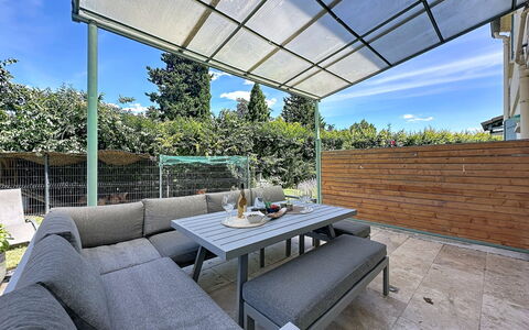 La Villa Soleya: Recurso, Inmuebles, Hacienda, Balcón, Ciudad De Vacaciones, Piscina, Hotel, Balneario, Paisajismo