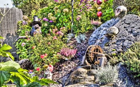 Velden am Wörthersee 39: Flor, Verde, Jardín, Arbusto, Klippe, Planta De La Comunidad, Césped Ornamento, Cobertura Del Suelo, Jardín Botánico