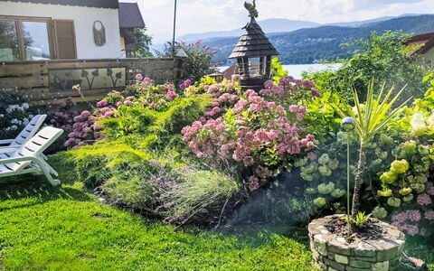 Velden am Wörthersee 39: Flor, Jardín, Arbusto, Cobertura Del Suelo, Primavera, Paisajismo, Yarda, Patio Interior, Césped