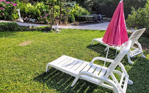 Velden am Wörthersee 39: Mueble Para Exteriores, Mueble, Sunlounger, Silla, Jardín, Césped, Ocio, Sombra