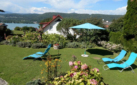 Velden am Wörthersee 39: Arbusto, Mueble Para Exteriores, Jardín, Mueble, Paisajismo, Césped, Ocio, Yarda, Sombra