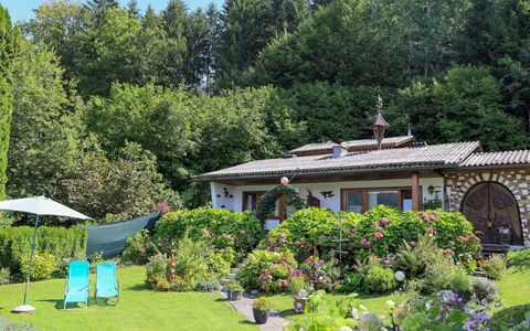 Velden am Wörthersee 39: Arbusto, Jardín, Cabaña, Cobertura Del Suelo, Primavera, Paisajismo, Patio Interior, Casa De Campo, Yarda