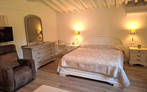 Scarlino 35: Cama, Mueble, Habitación, Diseño De Interiores, Lecho, Sábana, Suelo, Piso, Madera, Habitación