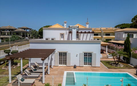 Villa Areias V6 Vip Properties: Recurso, Hotel, Ciudad De Vacaciones